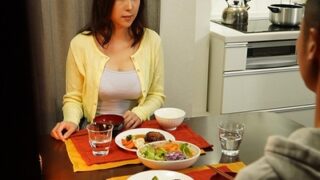 欲求不満な奥様が隣人の愛撫に溺れ、毎日3時間のスローSEXを続ける