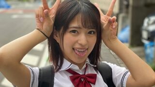 美少女JKが野外で自らごっくんピースし、青姦の散歩を楽しむ