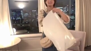 芸能人級の美貌のレンタル彼女が高級ホテルで恋人同士のように親密に
