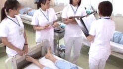 手コキクリニックの淫らな手と舌を使う美人ナース