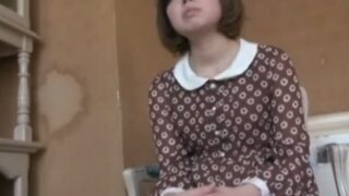ロリ顔のデカパイ素人を制服に着せ、母乳が噴射するほどでイチャコラしながらハメ撮り。