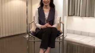 マツ〇ンに似た美人熟女の初撮りSEX