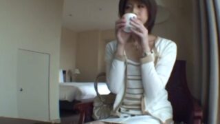 固そうな28歳OLの隠れた性欲を解放するドスケベSEX