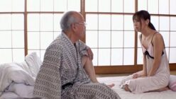 若妻が「お義父さんダメです」と抗議するが、絶倫の義理のおじさんに中出しされる。