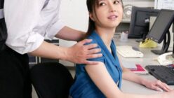 教師が生徒と関係を持ち、学校で誘惑して中出しする話。