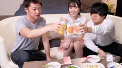 友人の彼女が、友人が寝た瞬間に即座に誘惑する。