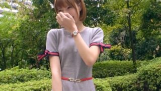 22歳の元アイドル・タレントが挫折し、現在は女芸人として活動しているが、金銭的な理由でAVに出演。