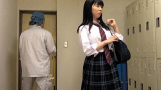 女子更衣室に隠し撮りカメラを設置し、清掃員が性的暴行を加えたことが明らかに。