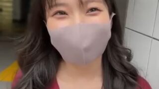 可愛いEカップの女の子が大量に潮吹きする