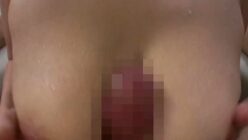 爆乳美魔女がスナックママに誘われ、天国で中出しを楽しむ