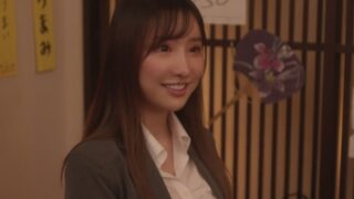 美人OLがクソ上司に狙われ、相部屋で朝まで絶倫セックスに耐える