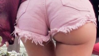 ケツ丸出しのエチエチギャルをゲット！中出しOKのド変態ちゃん