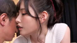 友人の彼女が不在時に誘惑し、肉体関係になる