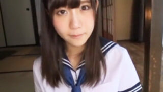 和室でセーラー服の美少女と親密な性交