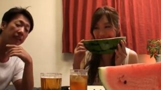 海の家で極上ギャルと3Pハメ撮り、夏の思い出を語るラブラブセックス