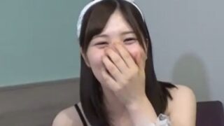 突如呼びかけられた男性と初の3Pに巻き込まれたガチロリ女子