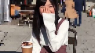 童顔でエロカワな黒髪素人が、ラブホで陰キャ女子大生をハメ倒す。