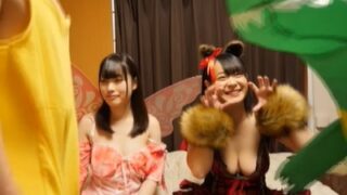 ハロウィンで捕まえた高レベルなコスプレ美少女2人との大乱交