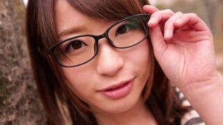 眼鏡の地味子は実は喉奥でザーメンを欲しがるフェラ好き女子