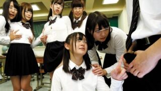 学校で下着が盗まれ、犯人は男1人でハーレムが始まる。