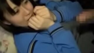 未成熟なJ〇に対する首絞め調教と中出しハメ撮り映像。