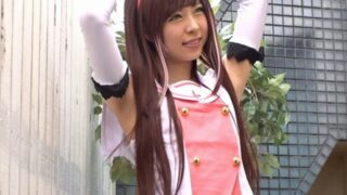 24歳素人レイヤーとオフパコし、中出しまで許容する淫乱美少女