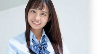 焼けた肌の天然系美少女がAVデビュー