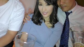 同窓会で再会した元彼の性器を懇願するNTR妻
