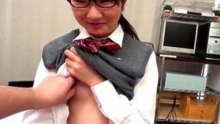 委員長の眼鏡JKが性に興味を持ち初撮り撮影に挑む