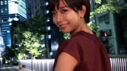 ショートヘア美少女が清楚に見えるが、自ら杭打ちピストンで激しく騎乗位パコ