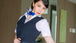 美人CAがホテルで一晩調教される。