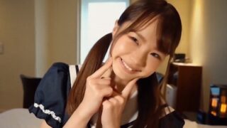 制服に似合う細身美少女と甘いイチャイチャラブ