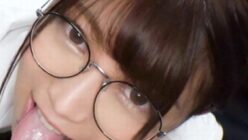メガネの白衣志望女子大生がSEXでグラインド騎乗し体が逆転してドスケベに