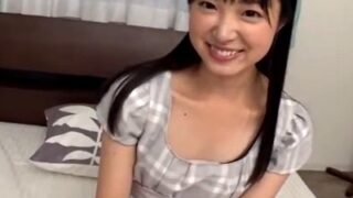 可愛い黒髪清楚系アイドルが登場、性的に貪欲で個人撮影に挑戦