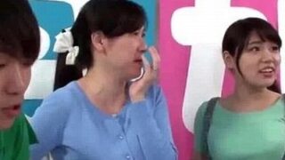 巨乳家族がH企画に参加し、親子が同時に関与した近親相姦