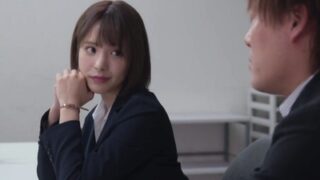 偶然美人同僚の家に入り、無意識に誘惑され我慢できない