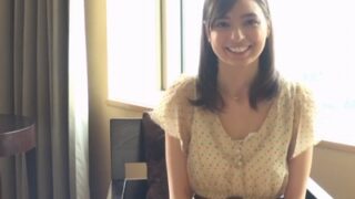 ハーフのドM人妻が年上の男性のチンポで狂乱する