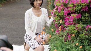 気品あふれる仕草の極上奥様がAVデビュー