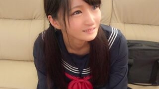 最高のJKが制服で駅弁撮影。