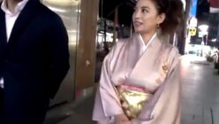 赤坂の街角で不満を抱くセレブ妻をナンパし、和服の中に性欲が詰まっていた。