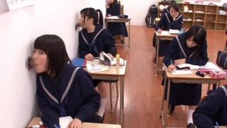 机や壁、床からも生えるチンポを持つJKたちが、進学校でもフェラに余念がない。