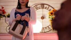 人妻がデリヘルで働く中、元セクハラ教師と再会