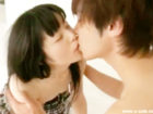 透きととおる美肌のスレンダー美乳の少女と爽やかなイケメン兄が白い部屋でキスとリラックスしたSEXをするエロビデオ