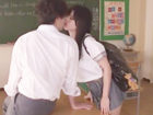 玉木玲が激カワJKの告白に応じ、放課後の教室で初エッチをすること。