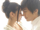 お風呂上がりの可愛い彼女に欲情したイケメンが優しく身体を愛撫し、ラブラブムードで温かく濃厚な恋人SEXを楽しむ作品。
