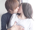 色白美肌のプルプルボディの美少女が、優しく丁寧なイケメンとラブラブなセックスをする作品