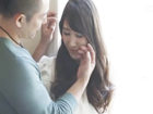 姑との関係が悪く、夫にも助けられない巨乳美人人妻が、鬱憤を晴らすために出会ったイケメン男優とホテルで禁断のセックスをする