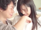 おっとりスレンダー美少女・Emiriがイケメンお兄さんに甘えながらラブラブエッチし、刺激的な快感に身を委ねる作品