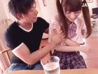 しみけん、学校を休んだ妹のためにプリントを届けた際に、激可愛いJKが受け取りに来た。マッチョなクラスメイトがそのJKに欲情し、部屋に連れ込んで夢中でSEXしたという内容。