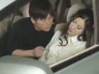 営業車内でうたた寝中の美人OLに欲情した同僚がこっそりエッチな悪戯を仕掛け、カーセックスで快感を与えるシーン。